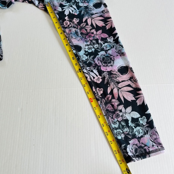 Evolution n Creation Sz M Skull Print Multi Color Crop Leggings Stretch Pull On - Picture 6 of 7